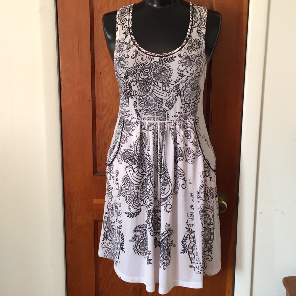 Buda Moda Sleeveless Dress w/ Side Pockets.